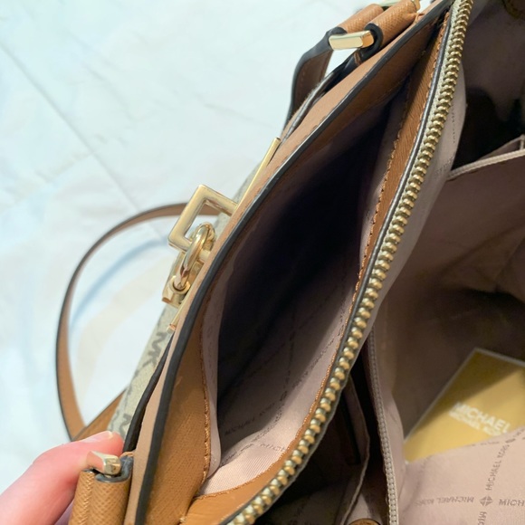 MK purse - Picture 5 of 5